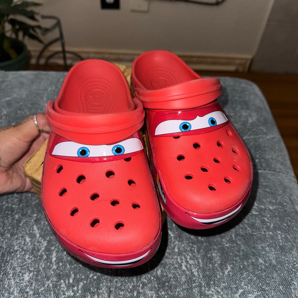 CROCS Red Lightning McQueen 95 Clog Mules - Picture 2 of 3